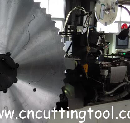 Aluminum cut tungsten carbide tipped saw disc and steel core with material 80CrV2