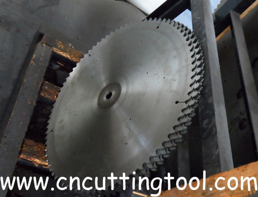 Aluminum cut tungsten carbide tipped saw disc and steel core with material 80CrV2