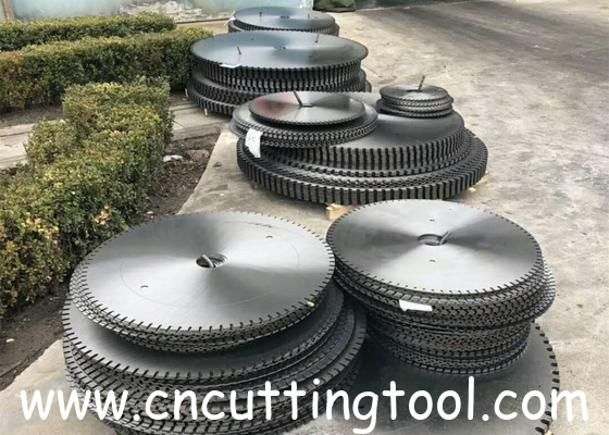 Environmental silent sandwich circular saw blank and steel core