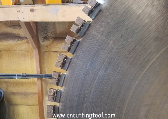 Diamond tools automatic feeding solder, brushing flux,rotate saw blade  segment welding machine