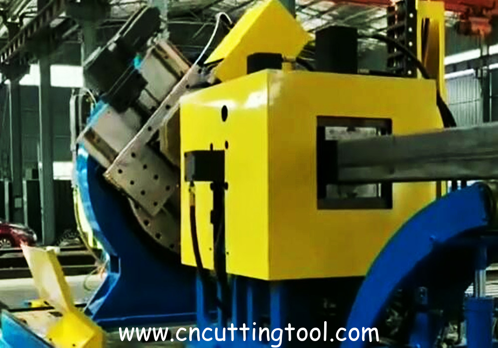 Two saw blade fully automatic cold cut flying saw machine for 165mm tube max