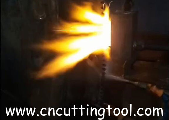 Machine de durcissement à la flamme pour augmenter les dents de la lame de scie circulaire à 30-60HRC